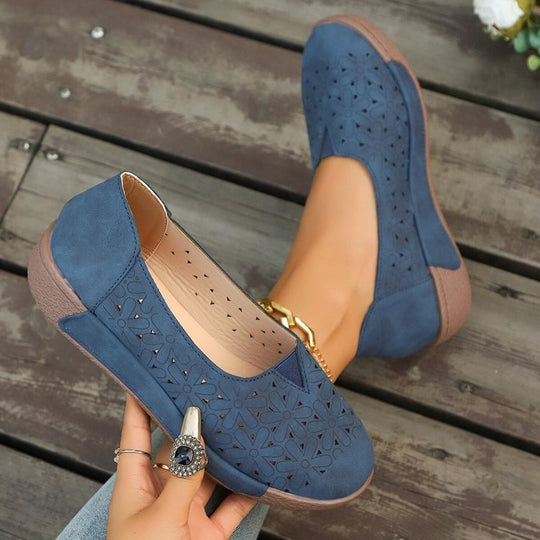 Damen bequeme Slipper mit luftiger Blumenstanzung EB