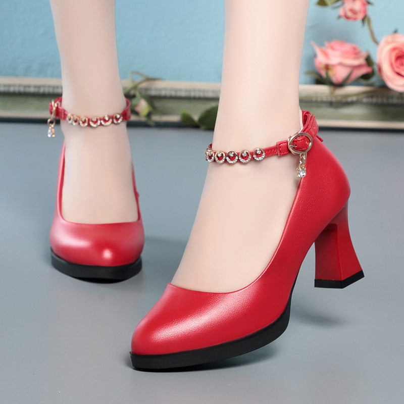 Damen Pumps mit elegantem Riemchen und funkelnden Schmuckdetails EB