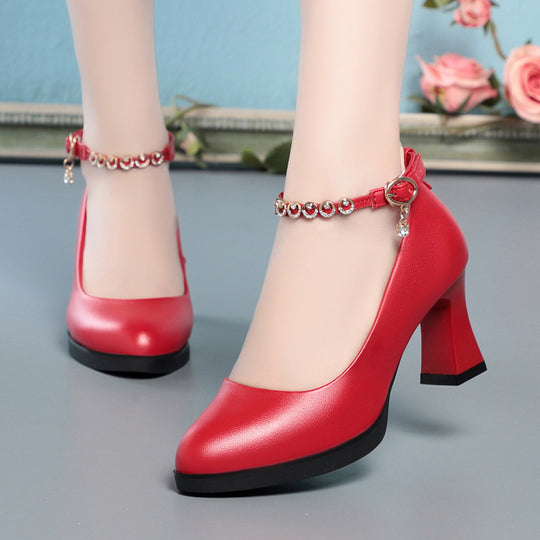 Damen Pumps mit elegantem Riemchen und funkelnden Schmuckdetails EB