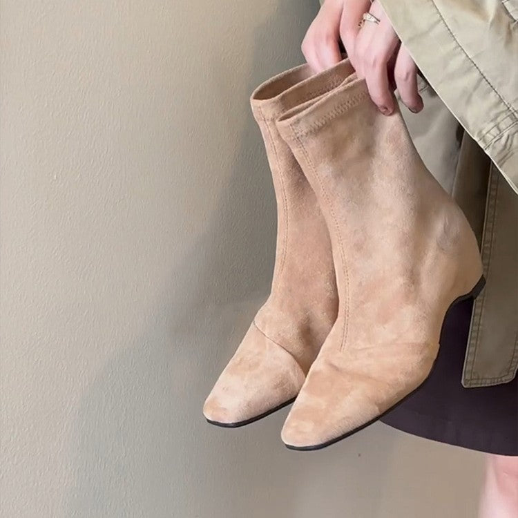 Damen elegante Ankle Boots mit spitz zulaufender Zehenpartie und komfortablem Blockabsatz EB