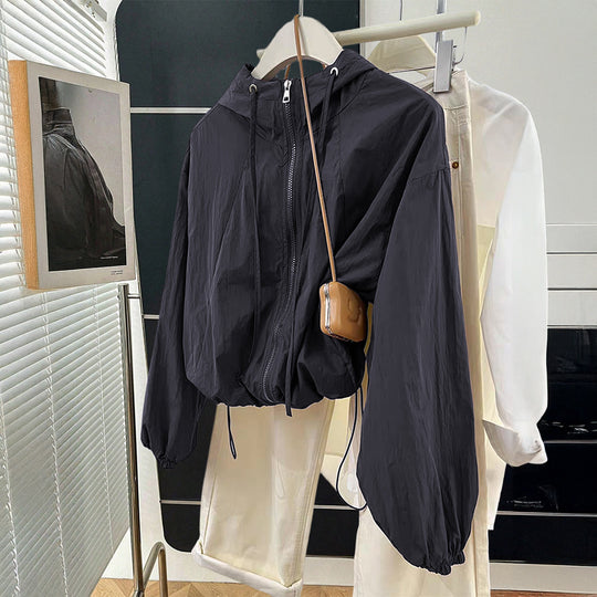 Damen nan leichtgewichtige Kapuzen-Übergangsjacke mit Tunnelzugbündchen und Ballonärmeln EB