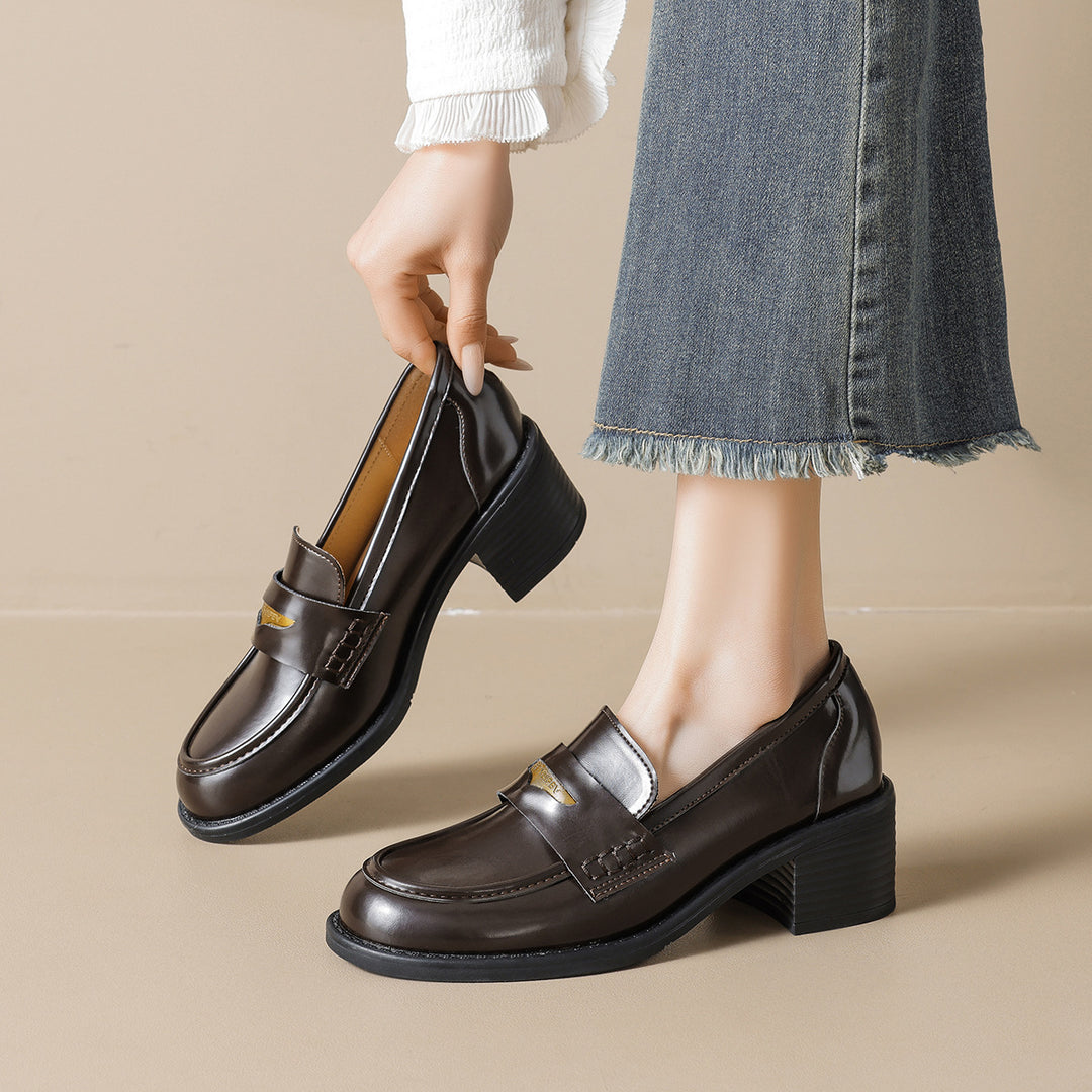 Damen elegante Mokassins mit glänzendem Lack und komfortablem Blockabsatz EB