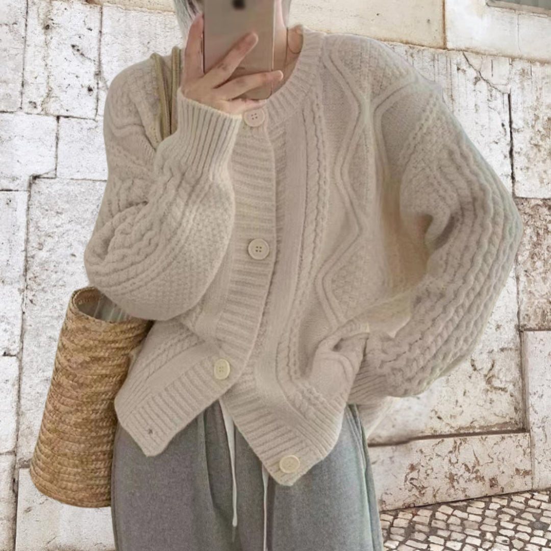 Damen Strickjacke im angesagten Zopfmuster und lässiger Silhouette EB