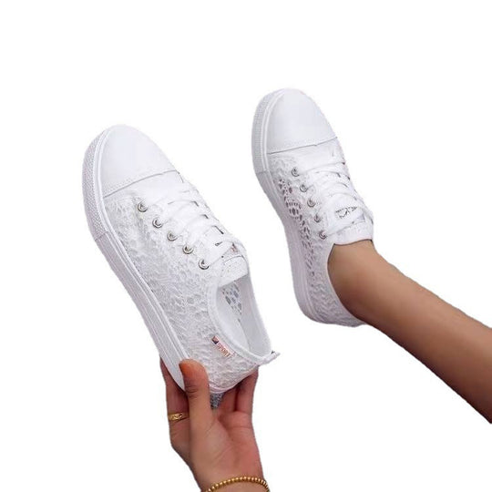 Damen Sneakers mit filigranem Spitzenmuster und rutschfester Sohle EB