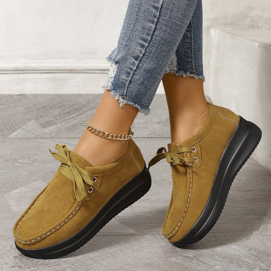 Damen Keilsneaker im Mokassinstil mit Veloursoptik und gepolsterter Komfortsohle EB
