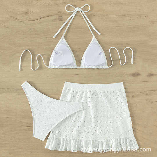 Damen Triangel-Bikini mit verspieltem Lochmuster und passendem Rock EB