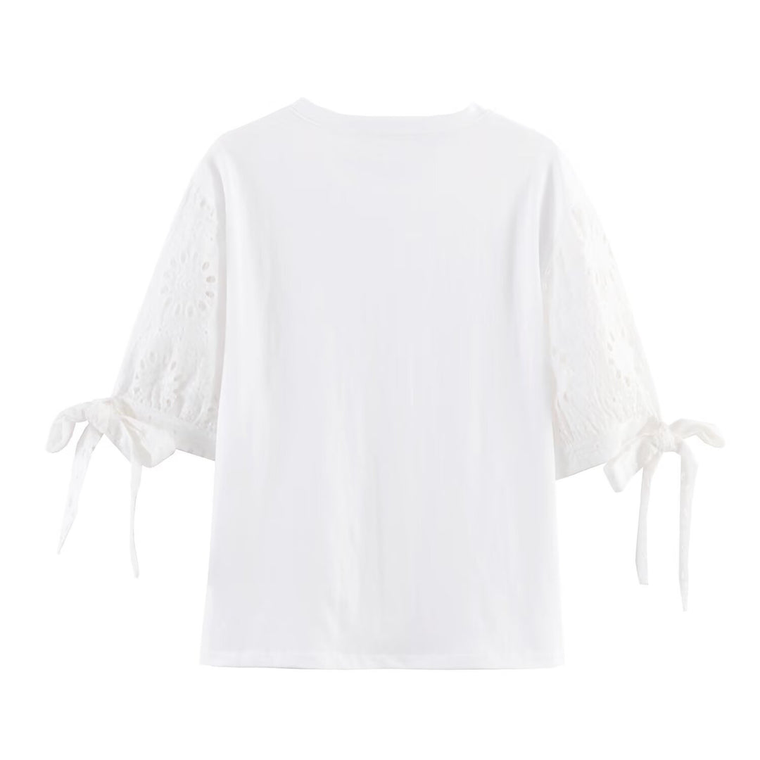 Damen T-Shirt mit elegantem Spitzenschnitt und zeitloser Schleifen-Applikation EB