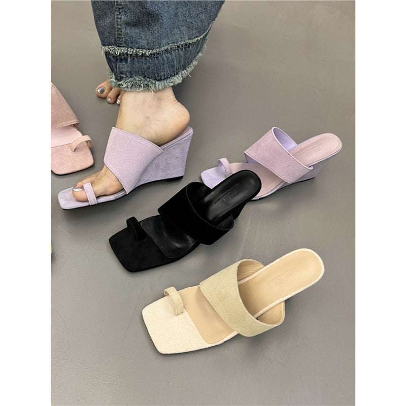 Damen modische Mules mit verstellbaren Riemen und weichem Veloursleder EB