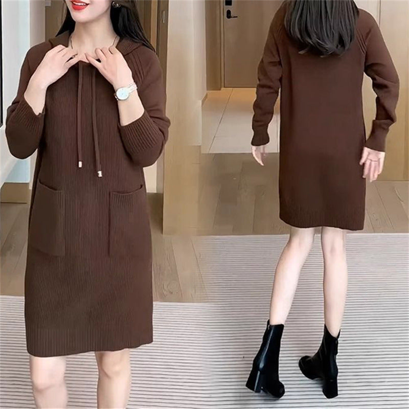 Damen Strickkleid mit Kapuze und praktischen Taschen EB