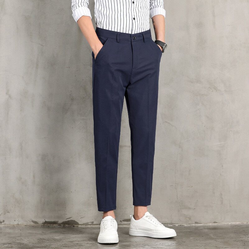 Herren moderneChinohose mit slim fit Schnitt und praktischen Seitentaschen EB