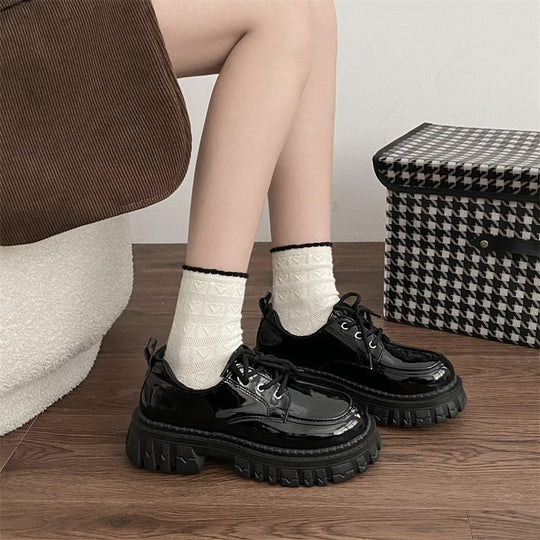 Damen trendige Schnürschuhe mit robuster Gummisohle und glänzender Oberfläche EB