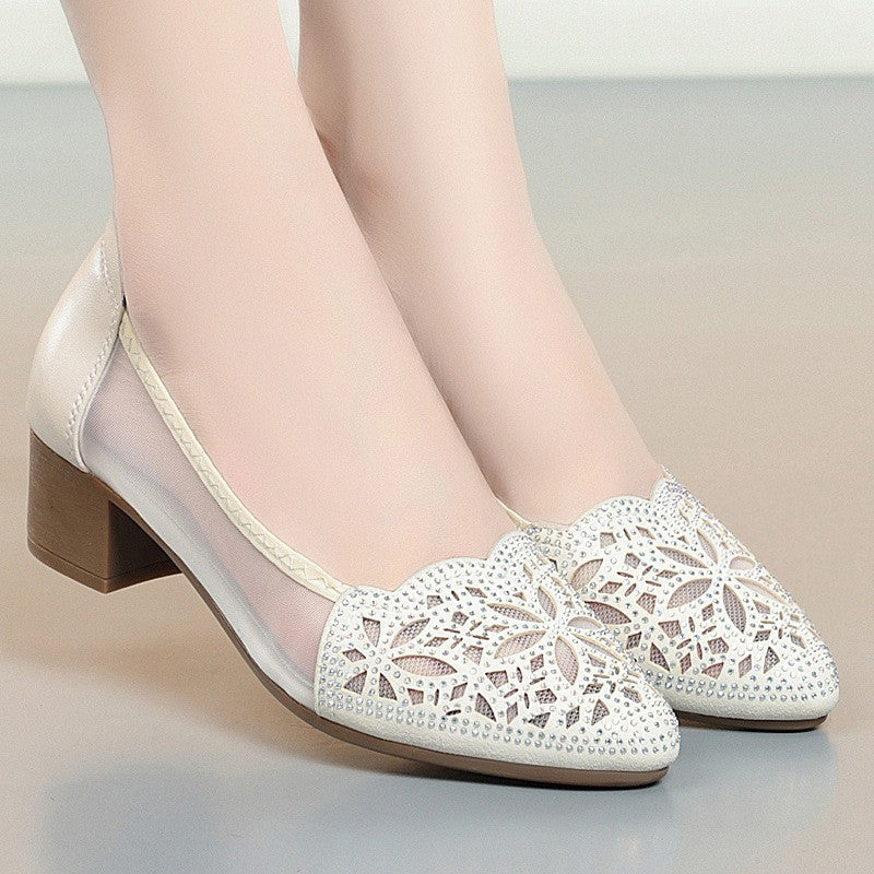 Damen Ballerinas mit dekorativem Lochdesign und komfortablem Blockabsatz EB