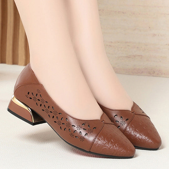 Damen Ballerinas mit dekorativem Lochdesign und elegantem Blockabsatz EB