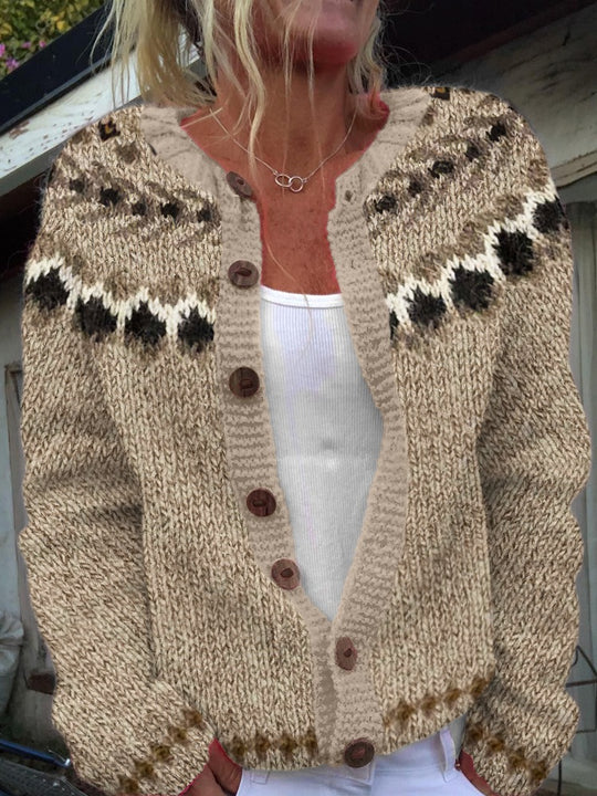 Damen nan gemusterte Strickjacke mit Rundpasse, Holzknöpfen und Eingrifftaschen EB
