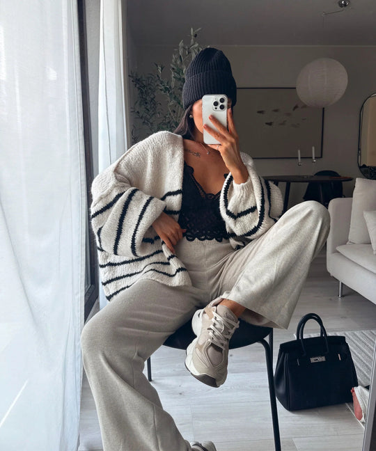 Damen Oversize Strickjacke mit gestreiftem Design und voluminösen Ärmeln EB
