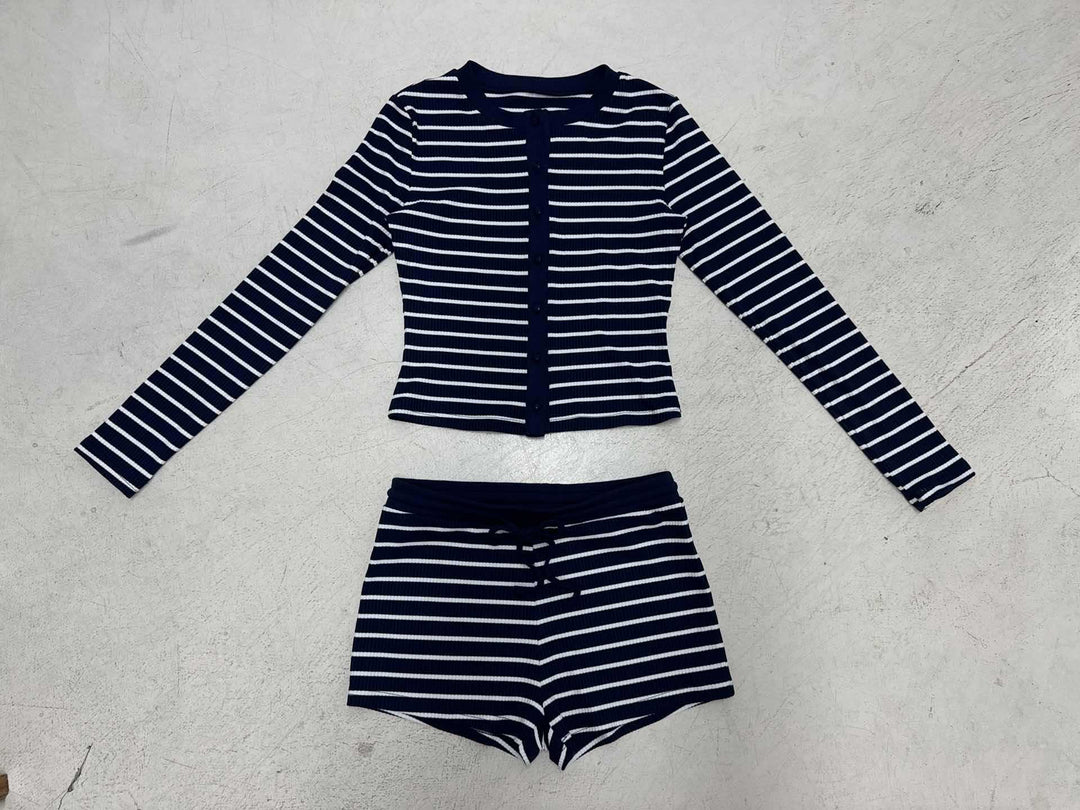 Damen nan gestreiftes Ripp-Lounge-Set mit knöpfbarem Langarm-Top und taillenhohen Shorts EB
