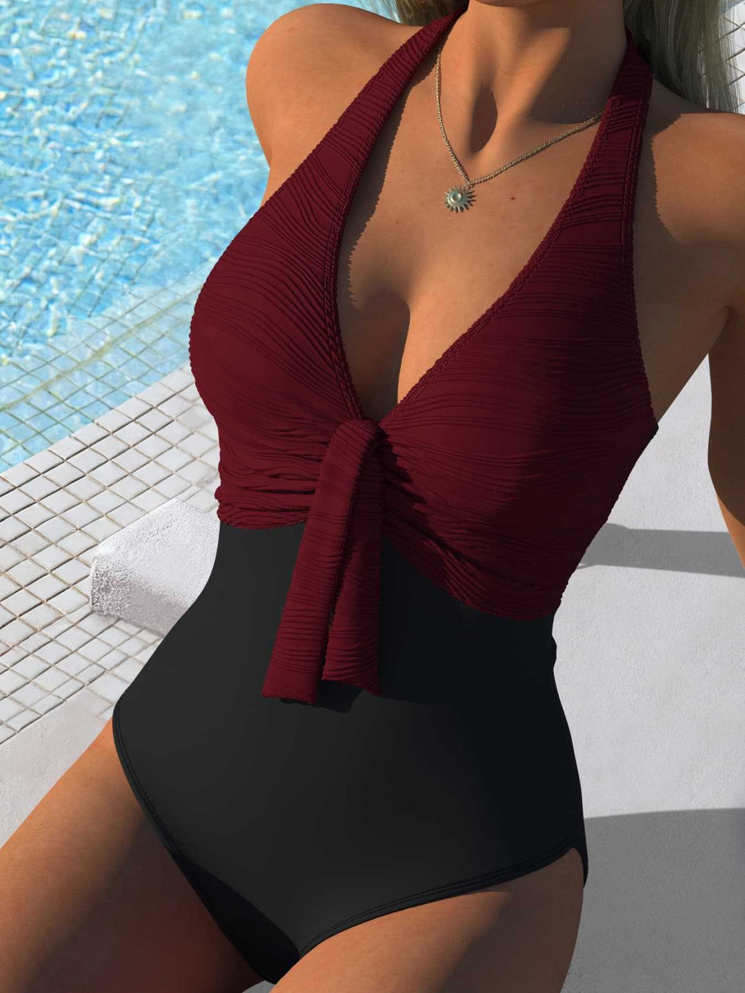 Damen Einteiler Badeanzug mit raffinierten Wickeldetails und hohem Schnitt EB