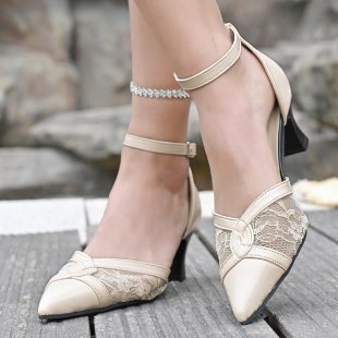 Damen Pumps mit transparentem Spitzen-Design und eleganten Riemen EB