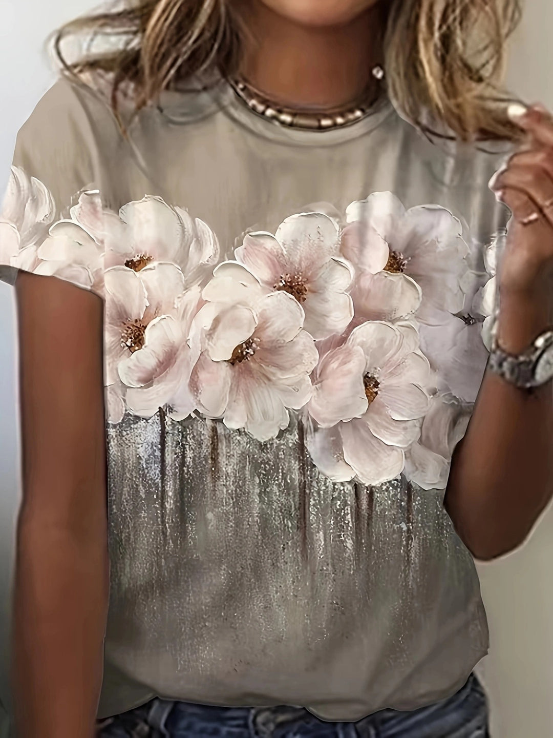 Damen T-Shirt mit floralem Design und modernem Schnitt EB