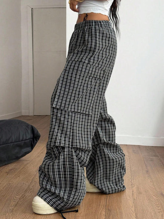 Damen Karierte Cargo-Hose mit niedrigem Schritt und praktischen Taschen EB