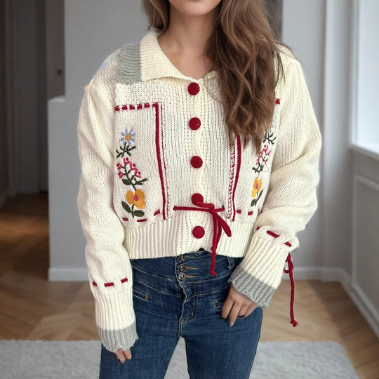 Damen Strickjacke mit floralen Stickereien und dekorativen Knöpfen EB