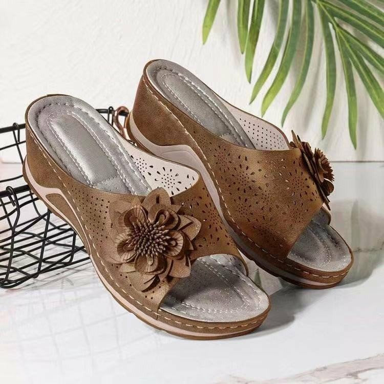 Damen komfortable Pantolette mit floralen Applikationen EB