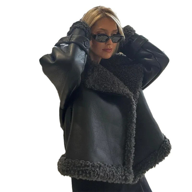 Damen Modische Kunstlederjacke mit kuscheligem Fellkragen und tailliertem Gürtel EB