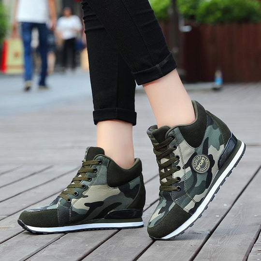 Damen Sportliche High-Top Sneakers mit Camouflage-Design und rutschfester Sohle EB