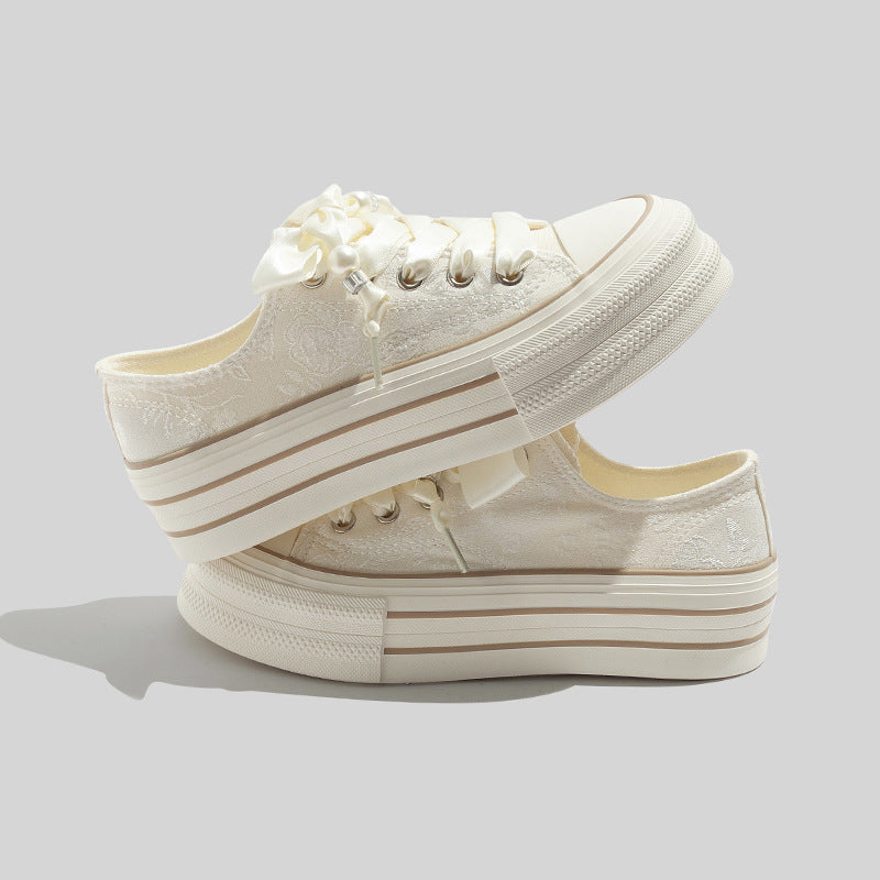 Damen Plattform Sneakers mit eleganter Satinschnürung und modischem Design EB