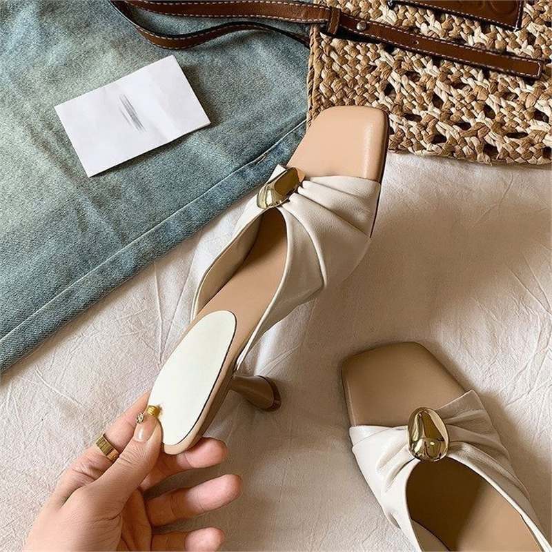 Damen elegante Mules mit schmückendem Druckknopf EB
