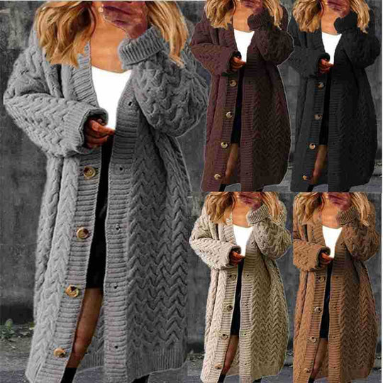 Damen Grobstrickjacke mit kunstvollem Zopfmuster und eleganten Knöpfen EB