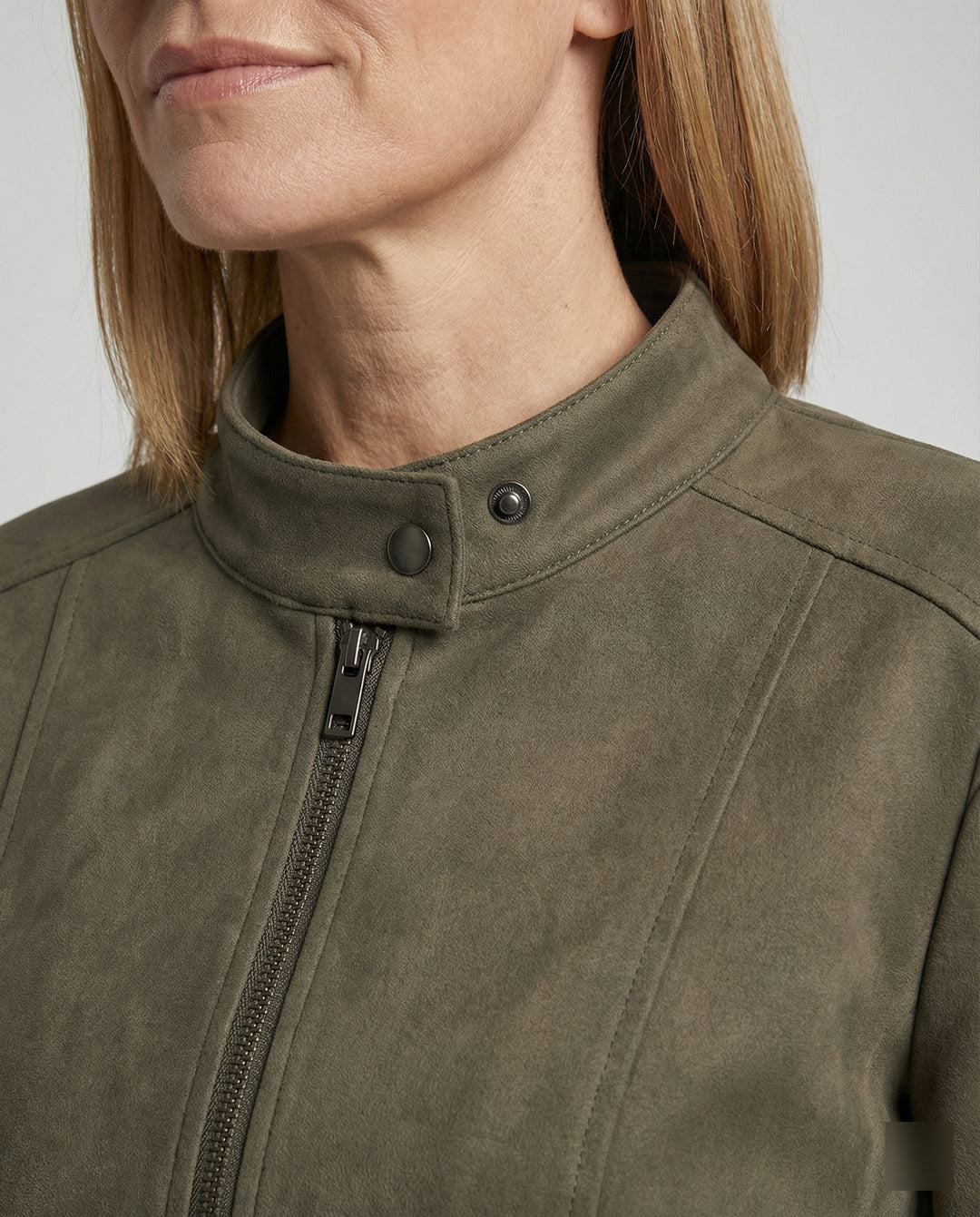 Damen kurze Velourslederjacke mit markanten Teilungsnähten hohem Stehkragen und Zweiwege-Reißverschluss EB
