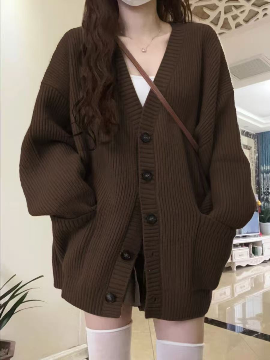 Damen Grobstrickjacke mit großen Taschen und Knopfdetails EB