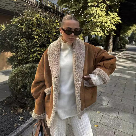 Damen Kuschelige Teddyjacke mit weitem Schnitt und eleganten Knopfdetails EB