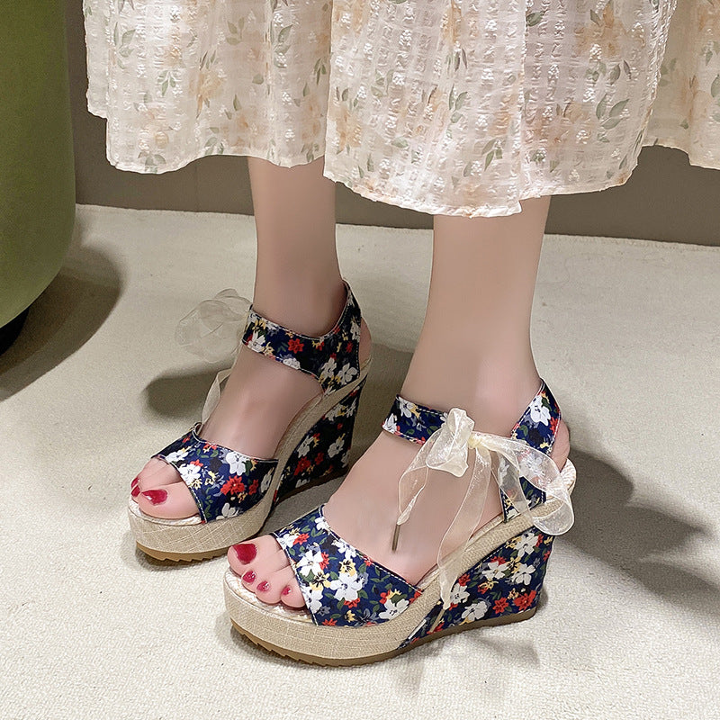 Damen Wedge-Sandalen mit floralem Design und hübschem Schleifenverschluss EB