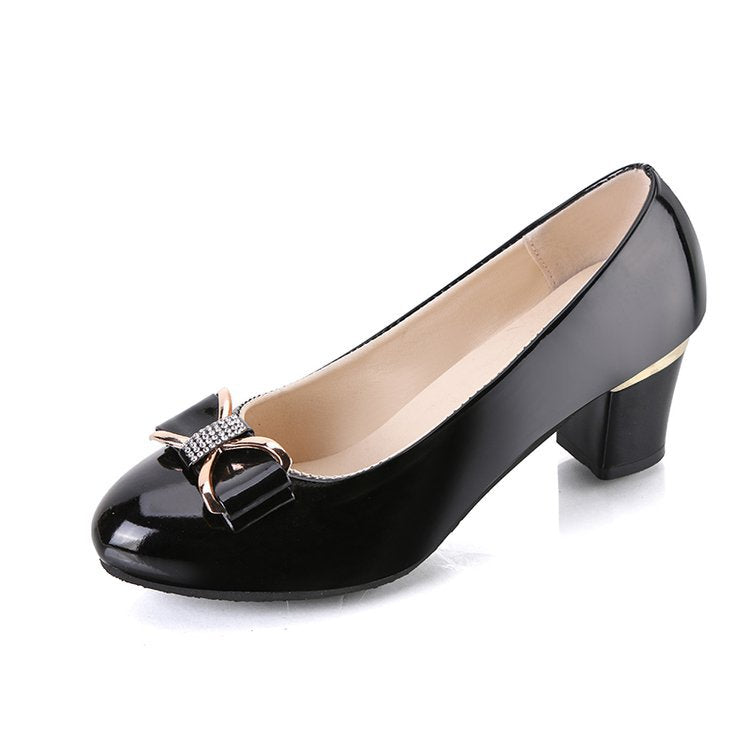 Damen elegante Pumps mit modischem Schleifenakzent und komfortablem Blockabsatz EB