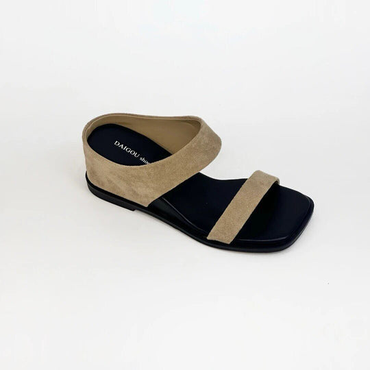 Damen Elegante Sandalen mit breitem Metallriemen und komfortablem Fußbett EB