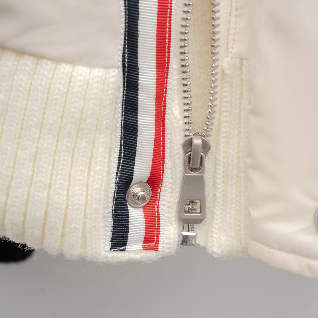Damen modische Steppjacke mit Strickärmel und hohem Kragen EB