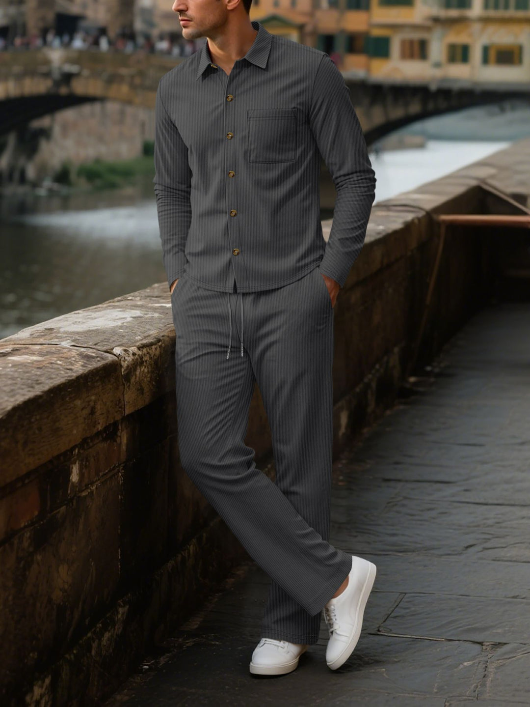 Herren eleganter Freizeitanzug mit strukturierter Oberfläche und praktischen Taschen EB