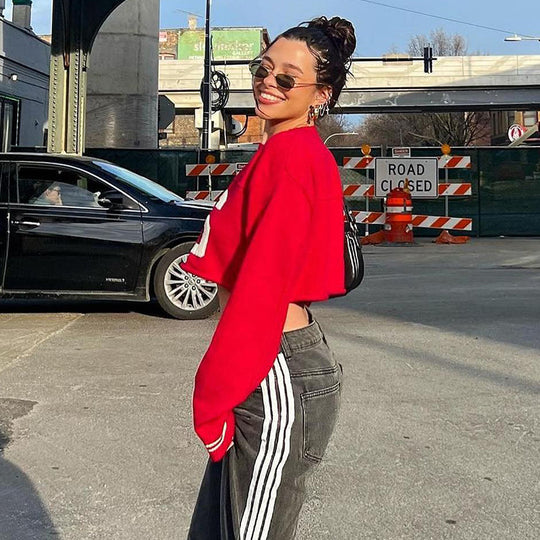 Damen modisches Crop-Pullover im sportlichen Look mit auffälligem Druck EB