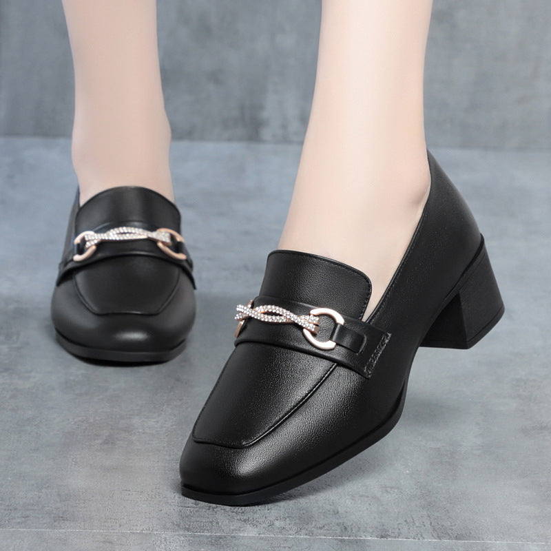 Damen elegante Mokassins mit funkelndem Schmuckdetail und komfortablem Absatz EB