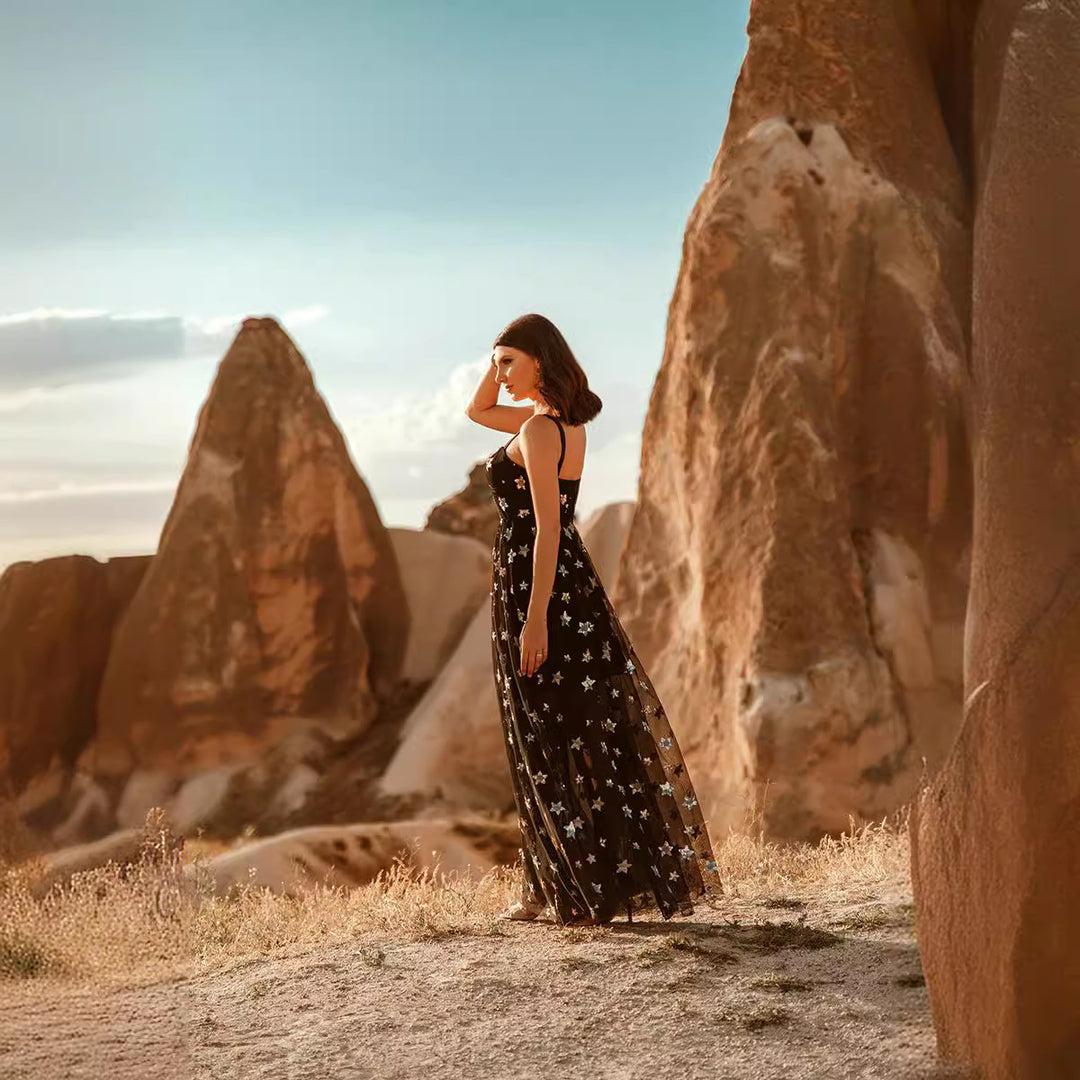 Damen Elegantes Abendkleid aus transparentem Stoff mit Sternenapplikationen EB