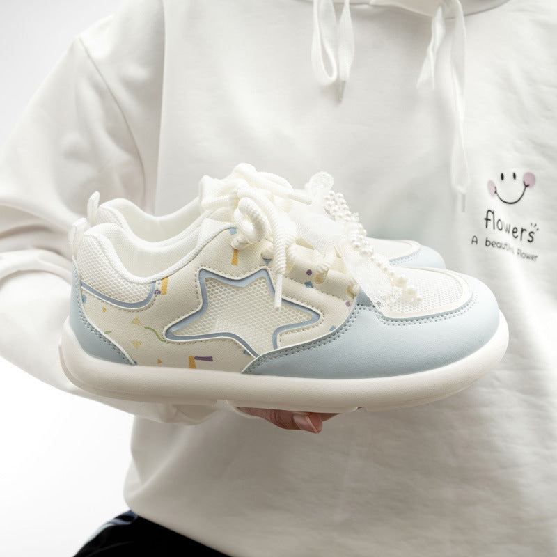 Damen Sneakers mit verspieltem Sternen-Muster und perlenverzierten Schnürsenkeln EB