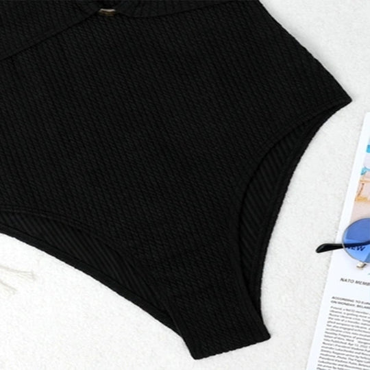 Damen Einteiler Badeanzug mit stilvollem Wickeldetail und modernem Ringakzent EB