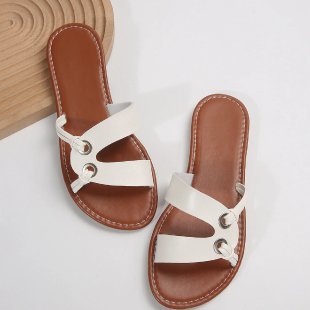Damen freizeitorientierte Riemchen-Sandalen mit modischen Metallakzenten EB