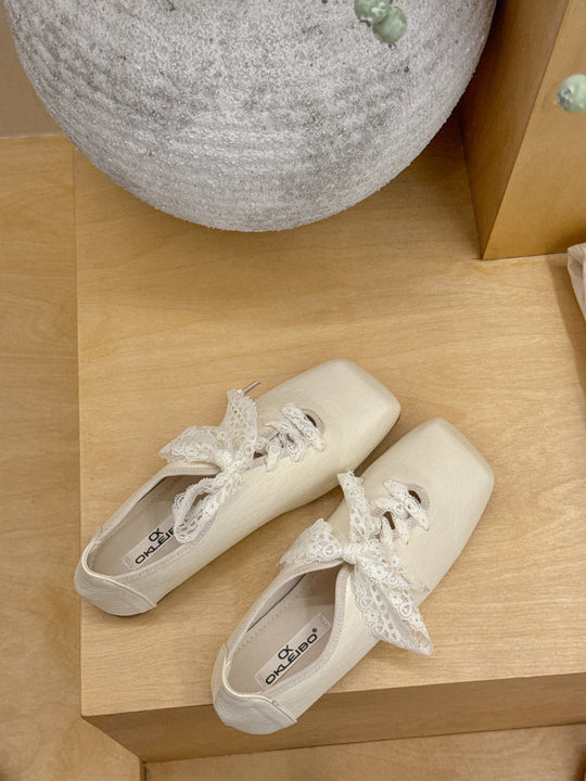 Damen modische Ballerinas mit nostalgischem Spitzendesign und eleganter Schnürung EB