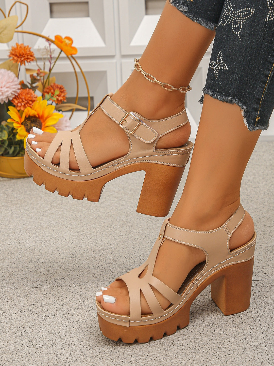Damen Hochhackige Clogs mit geometrischem Design EB