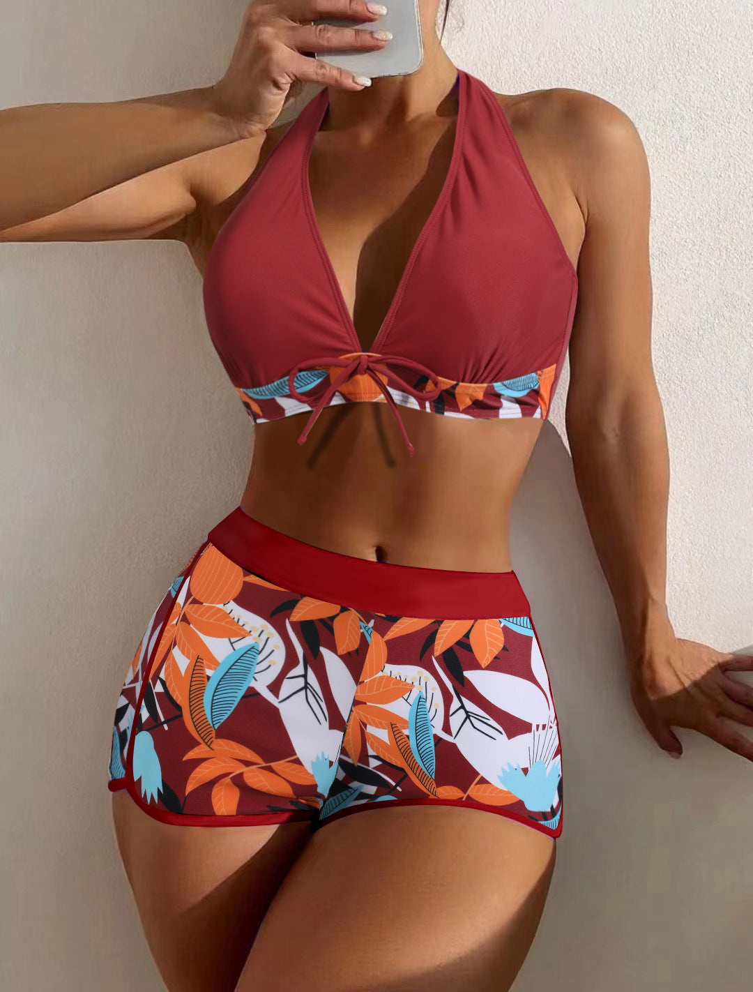 Damen Bikini-Set mit verspieltem Halter-Oberteil und sportlicher Shorts EB