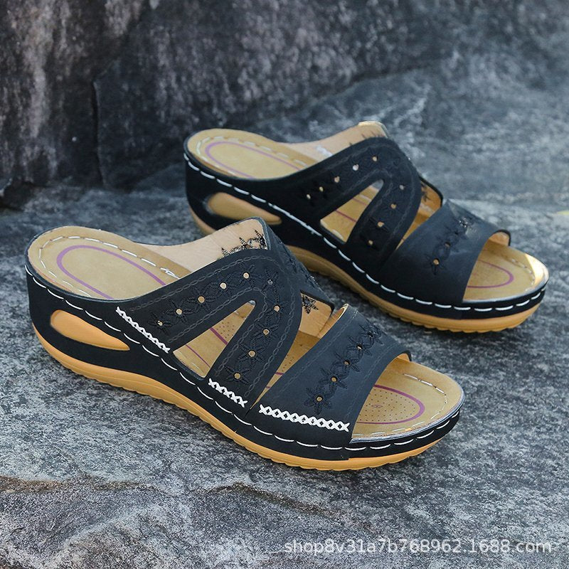 Damen Komfortable Wedgesandalen mit floralem Stickdesign EB