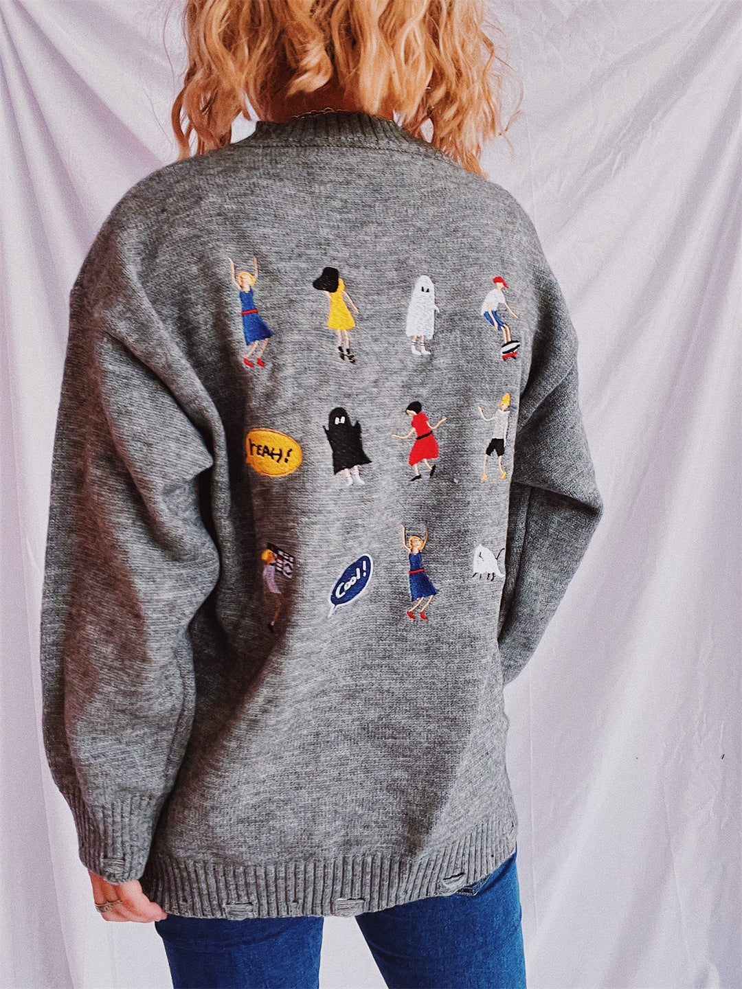 Damen pullover mit bunten Stickmotiven und lässigem Schnitt EB